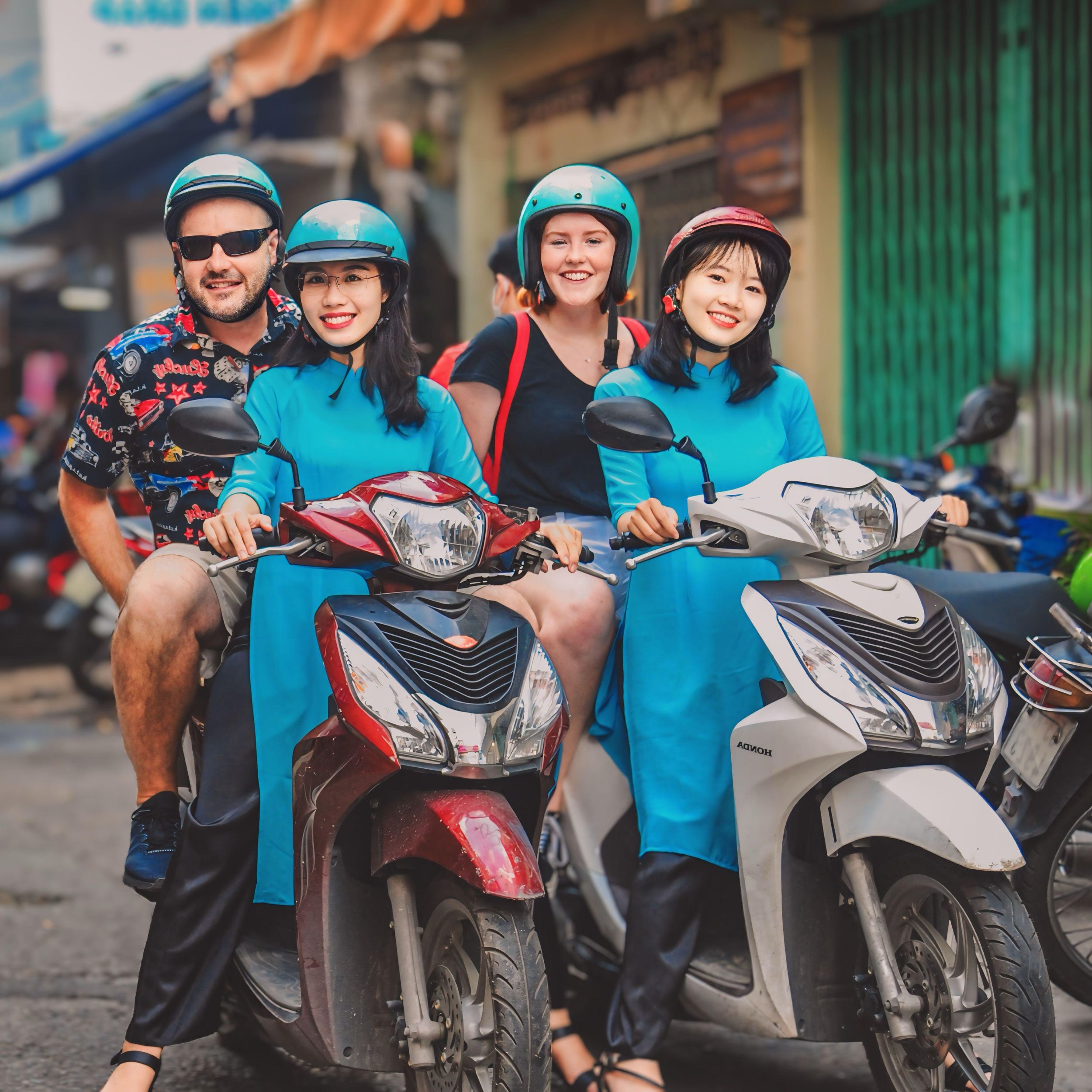Ho-Chi-Minh-Stadt: Lebensmittelverkostung & Sightseeing-Tour mit dem Roller