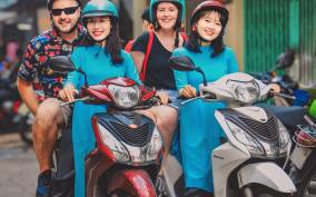 Saigon: 12 Street Food Tasting & Sightseeing Tour by Scooter