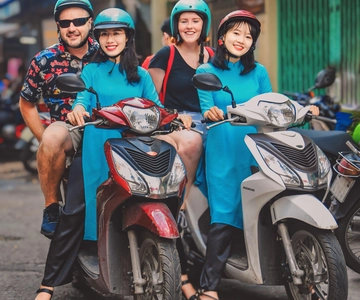 Saigon: Street Food Proeverij & Sightseeingtour per motorfiets