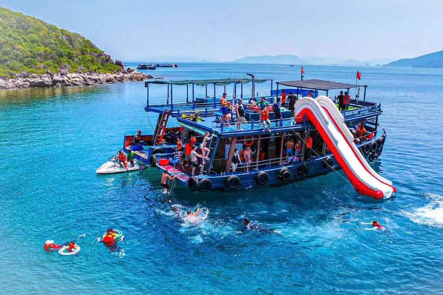 Nha Trang: Ganztägige Schnorcheltour mit Wasserrutsche. Foto: GetYourGuide Nha Trang: Ganztägige Schnorcheltour mit Wasserrutsche. Foto: GetYourGuide