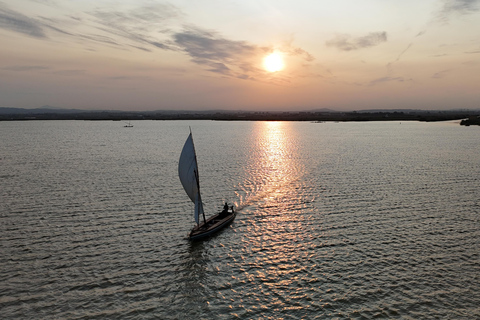 Valencia: Sonnenuntergang in der Albufera auf einem Segelboot mit ortskundigem Guide
