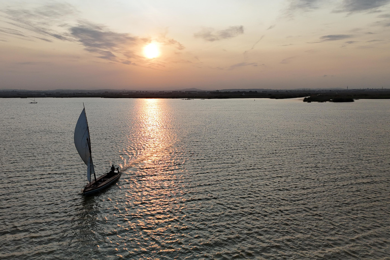 Valencia: Sonnenuntergang in der Albufera auf einem Segelboot mit ortskundigem Guide