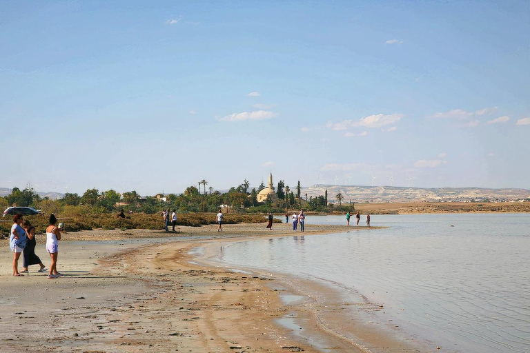 Limassol: Divided Nicosia and Larnaca Tour