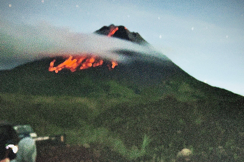 Yogyakarta: Merapi Lava View with Jeep Night Tour & campfire