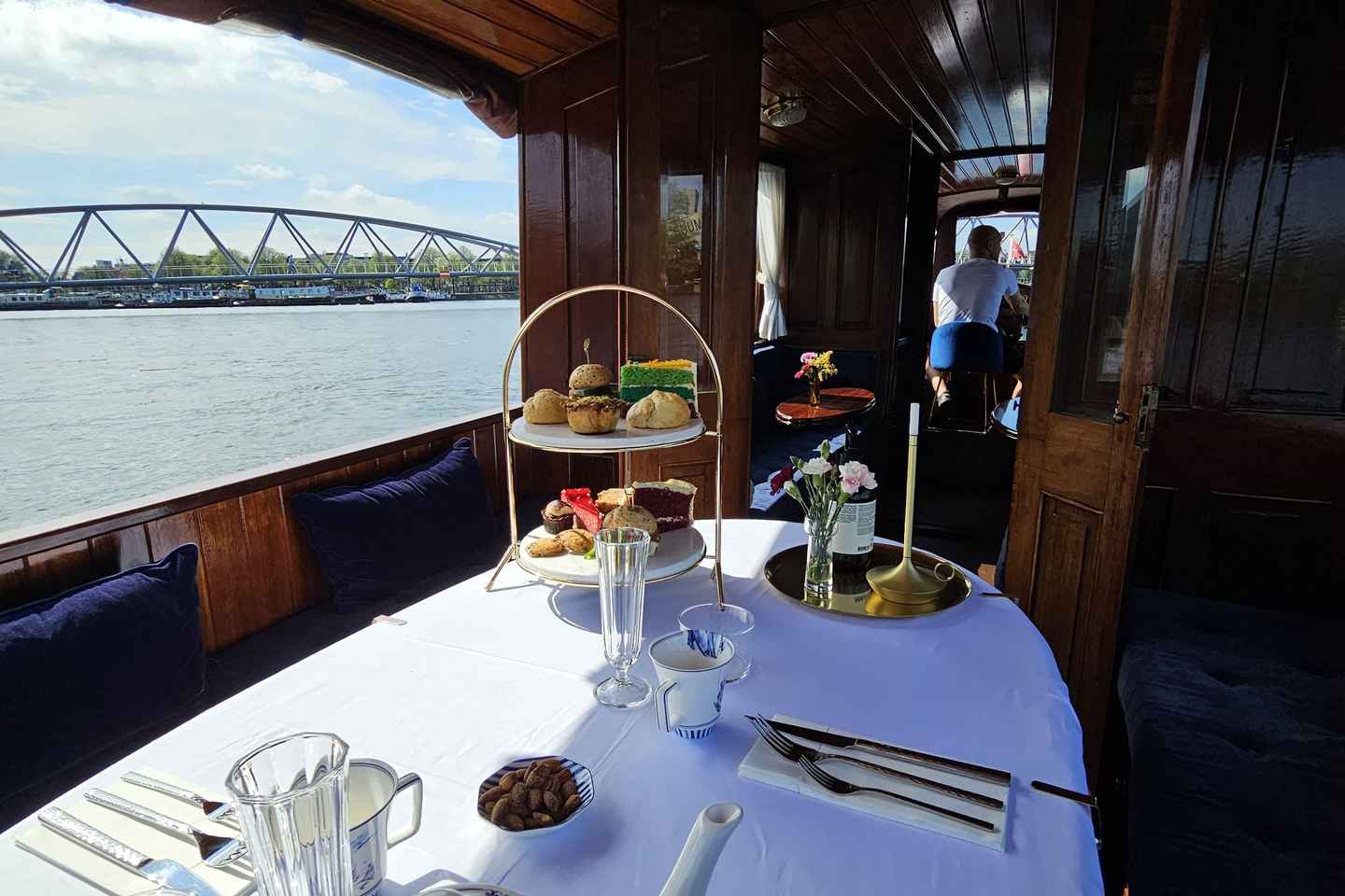 Amsterdam: Private Dinner Cruise on a Luxury Saloon Boat