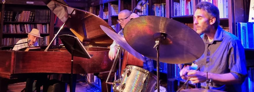 Visite pied à pied de Recoleta et spectacle de jazz en direct