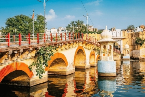 Guided walking Ghat Tour & Boat Ride Udaipur City