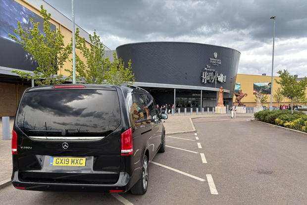 London zum oder vom Warner Bros. Studio – Privater Transfer