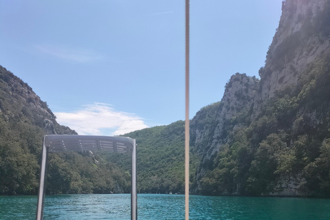 Desde Aix: Lavandas y picnic en barco en las Gargantas del VerdonDesde Aix: Lavandas y picnic en barco en el Gran Cañón