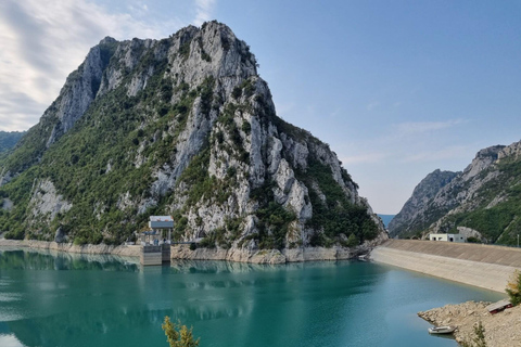 Depuis Durres Golem : Excursion d&#039;une journée au lac Bovilla et à la montagne Gamti