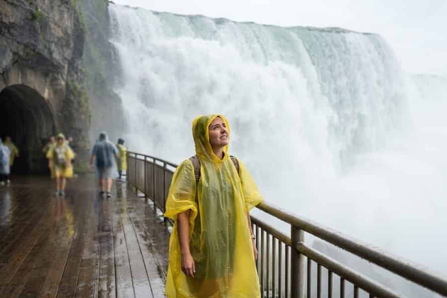 Niagarafälle: Paket – Journey Behind the Falls und Boot. Foto: GetYourGuide Niagarafälle: Paket – Journey Behind the Falls und Boot. Foto: GetYourGuide