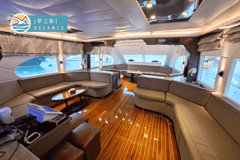 Hong Kong: 100-Mins Victoria Harbour Yacht Tour & Drinks 100 mins Immersion Cruise Symphony of Lights (Tsim Sha Tsui)