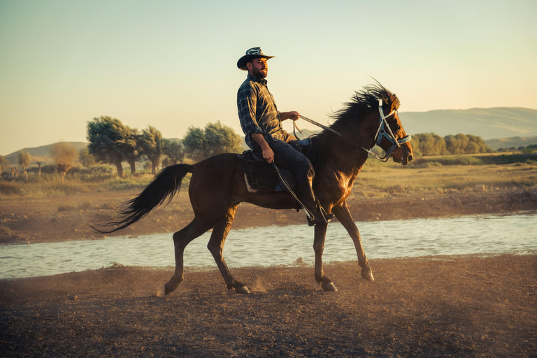 Queenstown: Guided Lakeside Horse Riding Experience