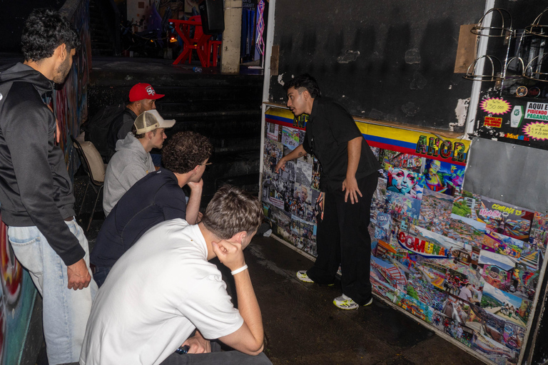 Medellín: Experience Comuna 13 with a local guide and weave your own souvenir [Max. 8]