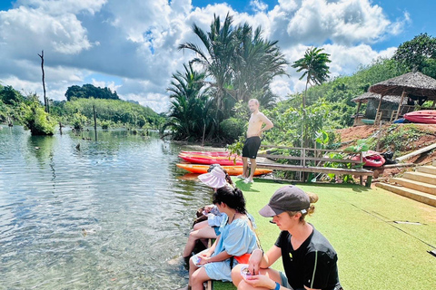 Krabi: Mirador Klong Root Kayak,Alimentación de Peces y másPrograma B: Kayak, plantación de caucho y alimentación de elefantes