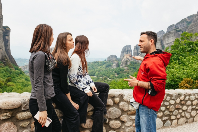 Athen: Meteora Tagesausflug auf Englisch oder Spanisch Option MittagessenGruppentour auf Spanisch ohne Mittagessen