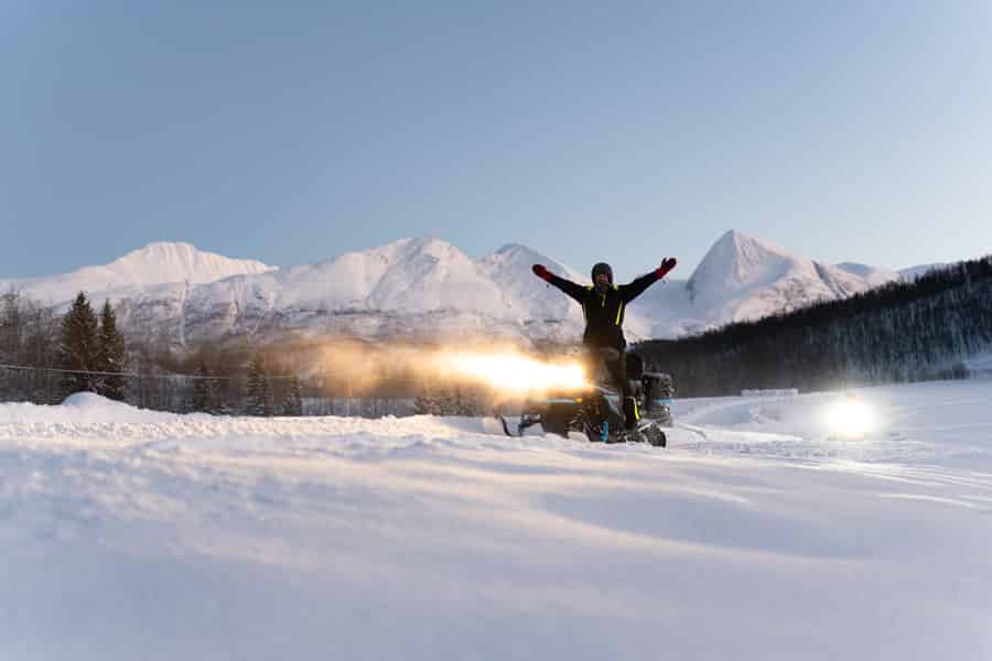 Tromsø: Schneemobilfahrt & Rentierfütterung mit ortskundigem Guide. Foto: GetYourGuide