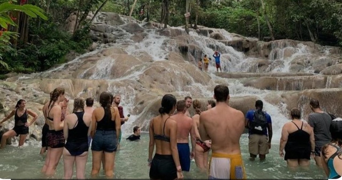 Ocho Rios: Ervaringen met Blue Hole en Dunn's River Falls | GetYourGuide