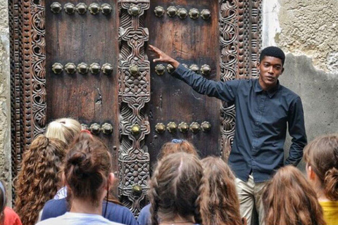 Zanzibar: Kvällspromenad i Stone Town med matmarknadUpphämtning från hotell i Stone Town, 10 USD betalas av gäst för biljett till slavmarknaden