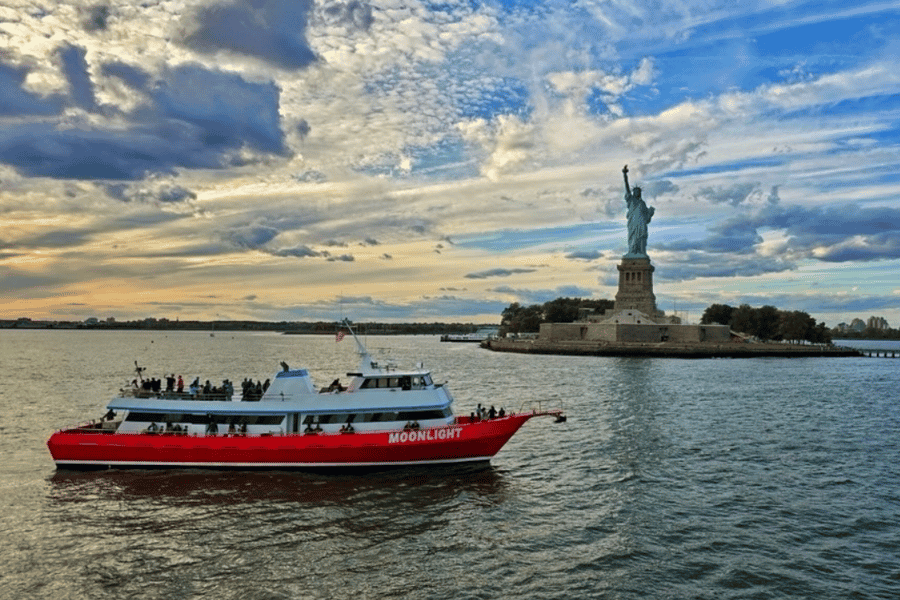 NYC Sunset, Music & Statue of Liberty Sightseeing Cruise. Foto: GetYourGuide NYC Sunset, Music & Statue of Liberty Sightseeing Cruise. Foto: GetYourGuide