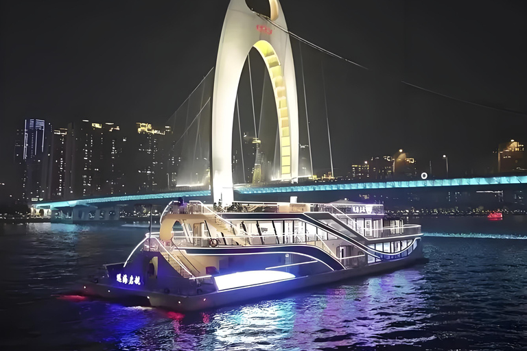 Guangzhou : Croisière aller-retour Vue nocturne de la tour de CantonSièges sur le pont du dernier étage