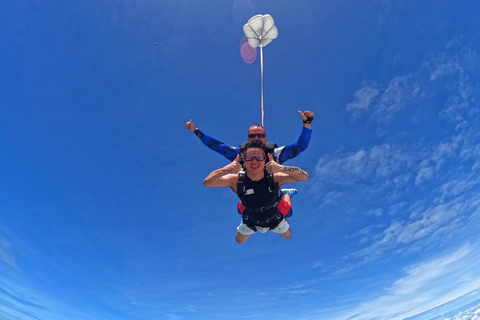 Pattaya: Dropzone Tandem Skydive with Return TransferEconomy package//Skydiving