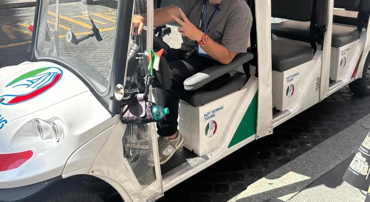 Rom: Lustige Golf Cart Tour mit Musik und Gelato