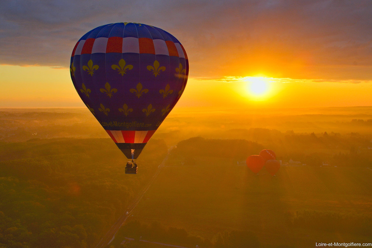 Volo in mongolfiera sopra il Castello di ChenonceauVolo in mongolfiera all&#039;alba