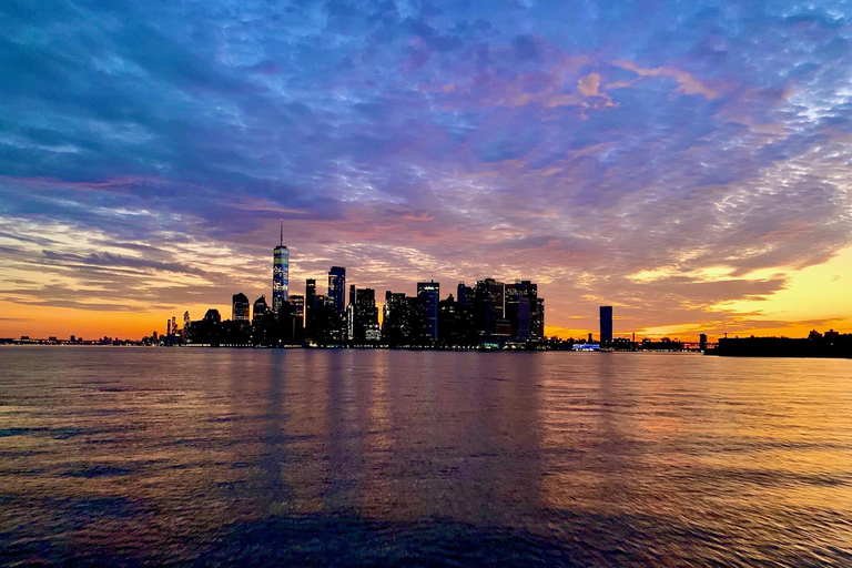 NYC Sunset, Music &amp; Statue of Liberty Sightseeing CruiseZonsondergang in NYC, muziek en rondvaart langs het Vrijheidsbeeld