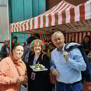 Dublin: Walking Food Tour with local chef, 7 stops or more!