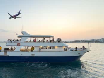 Larnaca : Croisière au coucher du soleil avec un verre de vin