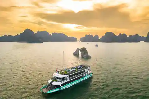 Desde Hanói: tour de día completo por la Bahía de Halong en crucero de 5 estrellas.