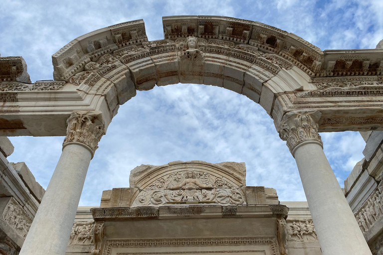 Au départ de Kusadasi : Éphèse, maisons en terrasse et temple d'ArtémisVisite privée à prix spécial pour les groupes de plus de 5 personnes.