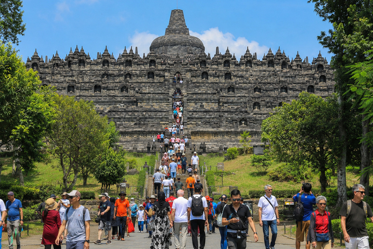 From Yogyakarta: Borobudur and Prambanan Temple Day Trip