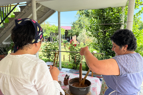 تبليسي: رحلة ليوم واحد إلى كاخيتي مع غداء عائلي وتذوق النبيذ