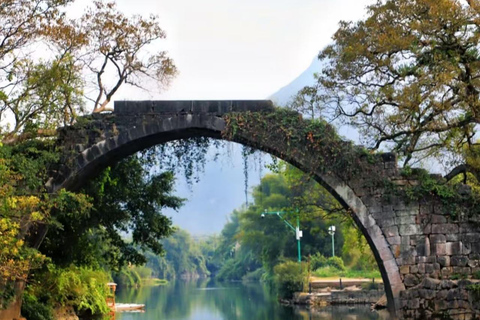 阳朔：天际线山脊、玉龙江和十里画廊阳朔：天际线山脊、玉龙河和十里画廊