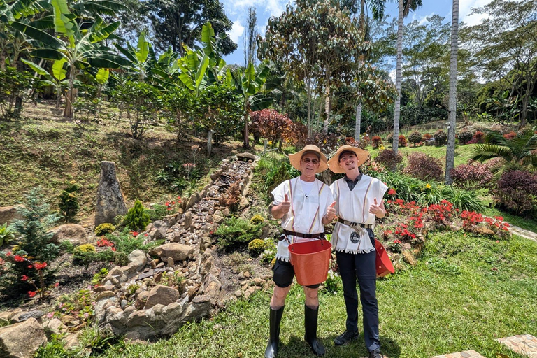 Medellín: Luxury Coffee Farm Tour with Tastings