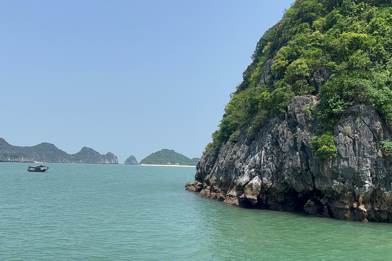 2-tägige Ha Long Bay Island Cruise Tour mit einem 3-Sterne-Kreuzfahrtschiff