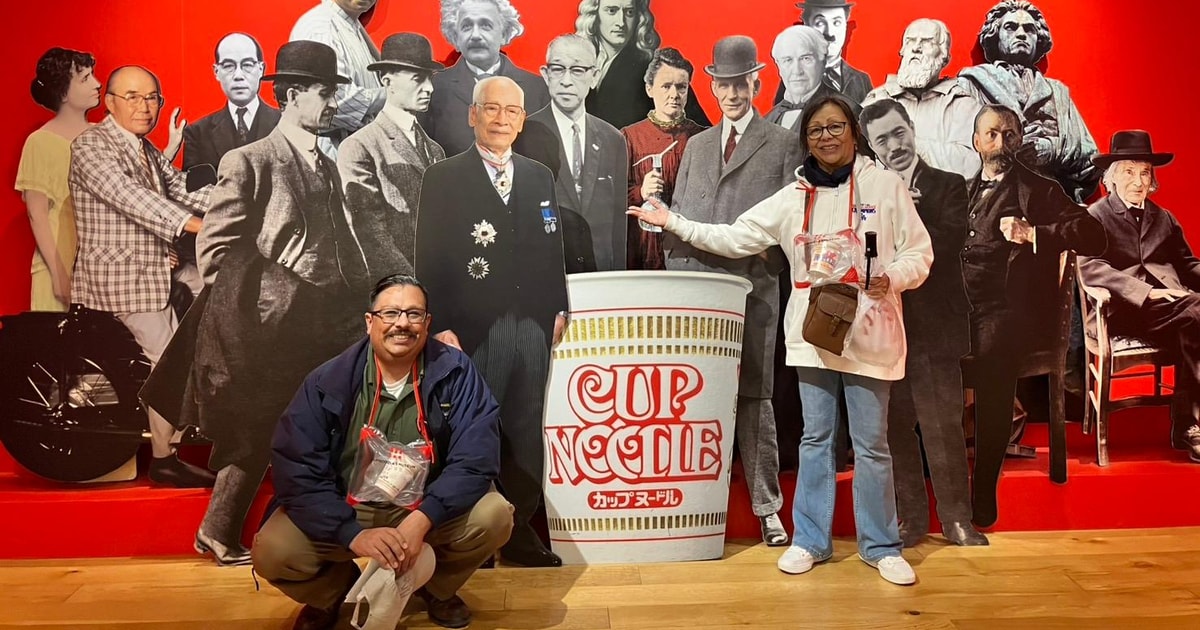 Yokohama: Guided Cup Noodles Museum Tour & Make Your Own Cup