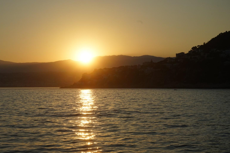Villefranche-Sur-Mer: Sunset boat tour