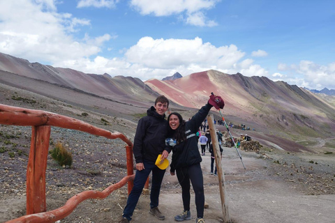 Cusco: Guided Excursion to the 7 Colors Mountain with Breakfast & Lunch Cusco: Guided Tour to the Rainbow Mountain with Breakfast and Lunch