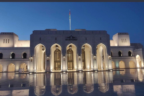 Muscat: Private City Tour with a Local Guide & Full Transfer