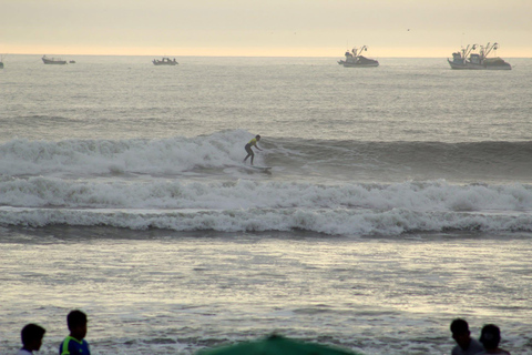 Chiclayo: Surfing Lessons for Beginners and Advanced Surfers Chiclayo: Beginner and Advanced Surfing Lessons