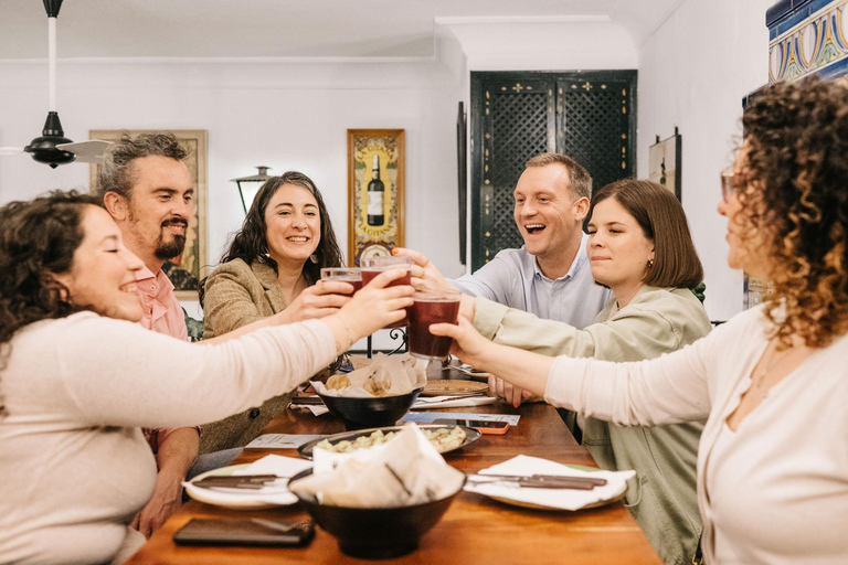 إشبيلية: جولة التاباس المسائية في حي ترياناإشبيلية: جولة مسائية لتناول المقبلات في حي تريانا