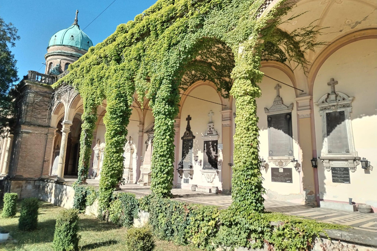 Zagreb: Mirogoj Cemetery & Medvedgrad Castle Echoes of Time: Mirogoj & Medvedgrad