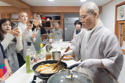 Seoul: Korean Buddhist Temple Food Cooking Class With a Monk