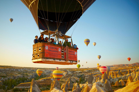 Capadocia : Viaje en globo aerostático con champán y desayuno