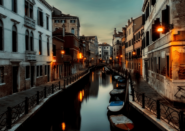 Venice: Crimes, Legends and Mysteries Tour at Sunset