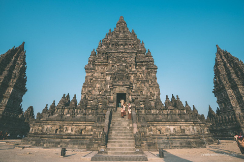 yogyakarta : lever de soleil à borobudur et temple de prambanan