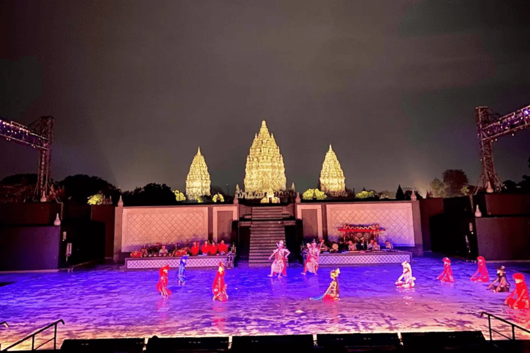 Yogyakarta : Ramayana Ballet Prambanan Show TicketCategoría Clase Especial - Asientos normales con vista Prime +bebida